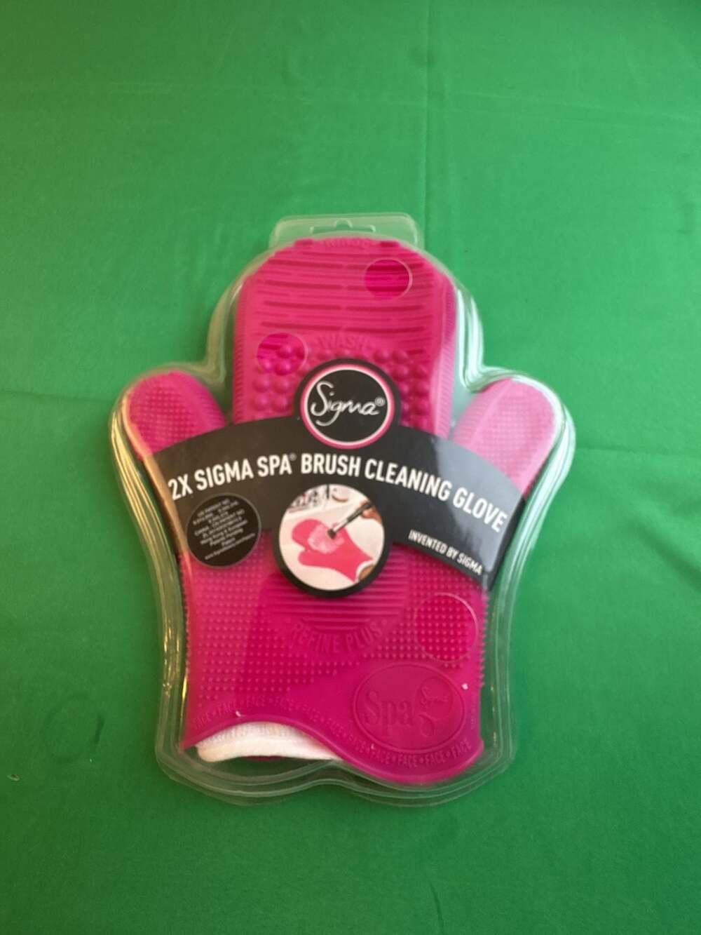 Sigma Beauty 2X Sigma Spa Brush Cleaning Glove in Pink